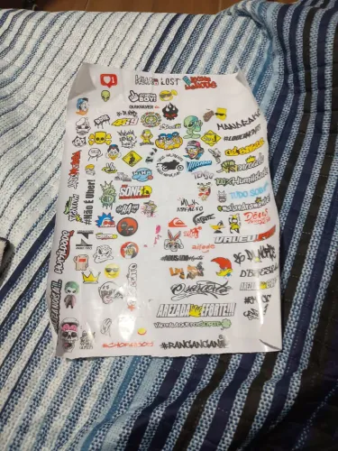 Vendo 2 cartelas de adesivos para bicicleta obs: são usadas não sei quantas unidades tem!