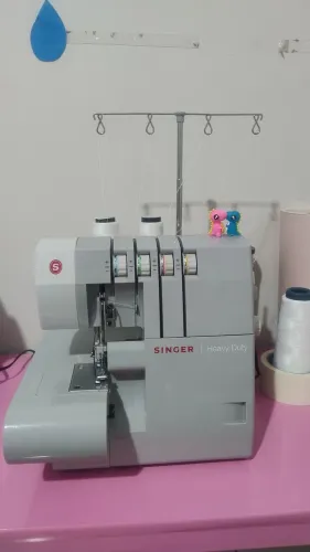 Máquina overloque domestica Singer ultralok Heavi duty 