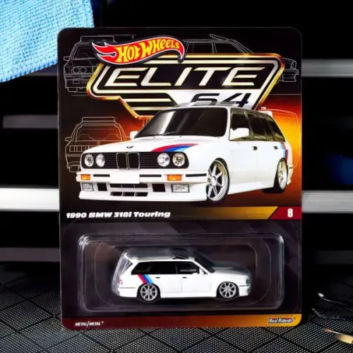 Hot Wheels Elite 64 BMW 318i Touring 1990