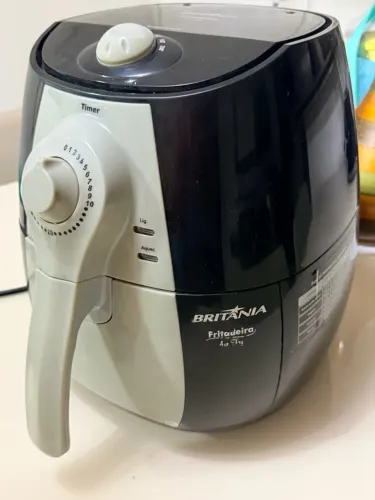 Fritadeira Air Fryer Britânia com defeito