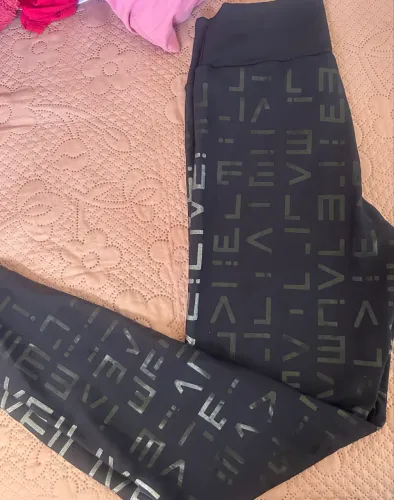 Roupa marca LIVE! tamanho G, pouco usada! 