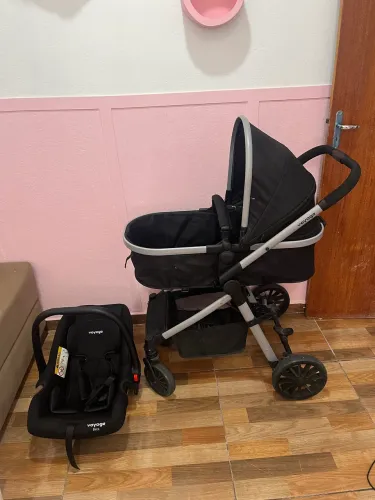 CARRINHO DE BEBÊ + BEBÊ CONFORTO