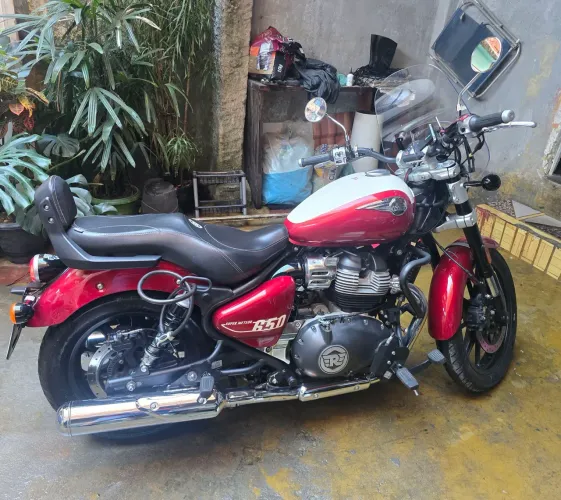 Super Meteor 650 2025/2025 Celestial Red R$32k 9400km