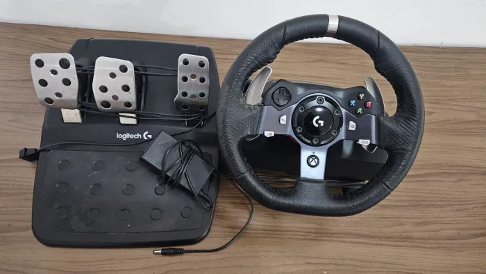 Volante Logitech G920 + Pedais Xbox/PC - R$ 950