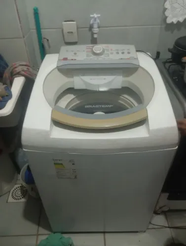Máquina de lavar pra arrumar ou tirar peças.