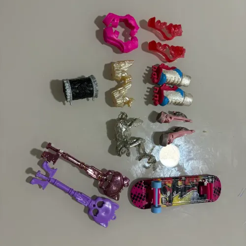 Lote de acessórios para boneca Monster High com defeito
