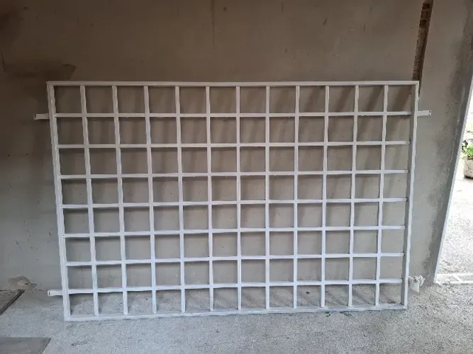 Vendo grade branca de aço galvanizado - NOVA
