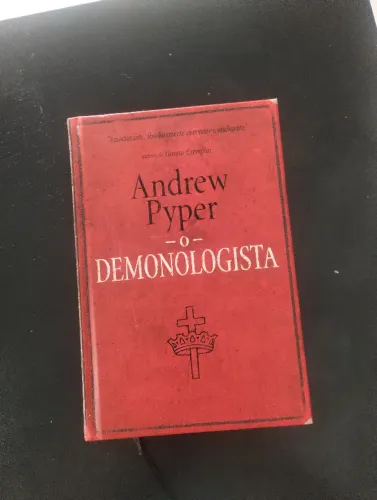Livro O Demonologista, de Pyper, Andrew. Editora Darkside Books, capa dura (2015)