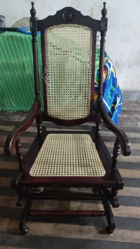 Cadeira de balanço conservada 
