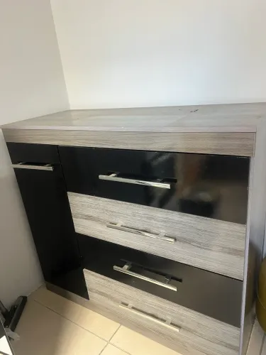 Cômoda 4 gavetas