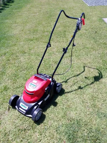 Cortador de Grama Garthem 1800w com Recolhedor