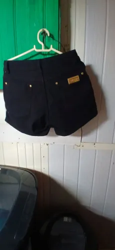 Dois shorts novos por 50$