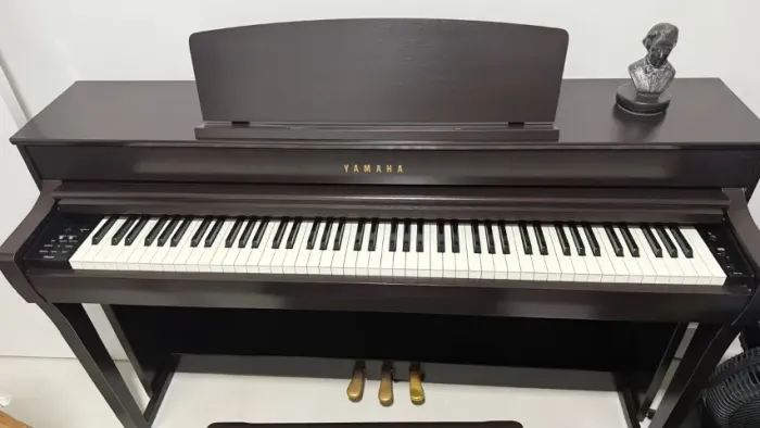 Piano Yamaha Clavinova CLP-745R - Estado de Novo | R$ 14.999,00
