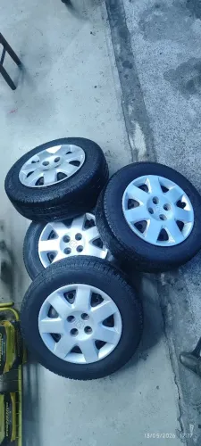 VENDO RODAS ARO 15 JA MONTADAS E COM CALOTA