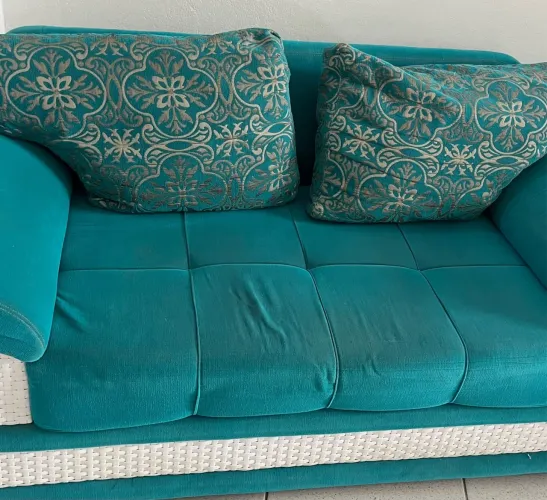 Vendo sofá pequeno de 2 lugares