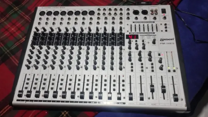 Mesa de som Lexsen16 canais 127v
