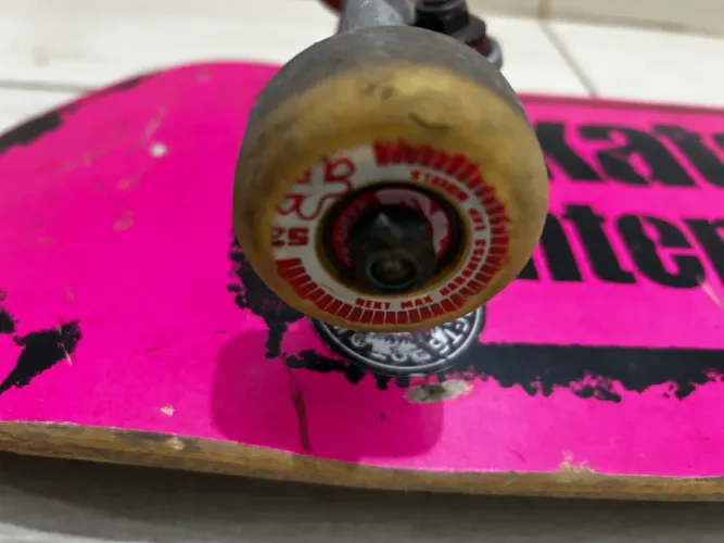 Skate shape 8.1 semi-profissional (rolamentos recem trocados)