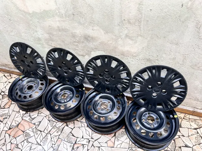 Roda new fiesta de ferro + calotas originais de brinde 