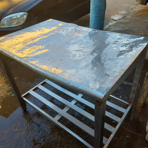 Mesa inox co platilheira 
