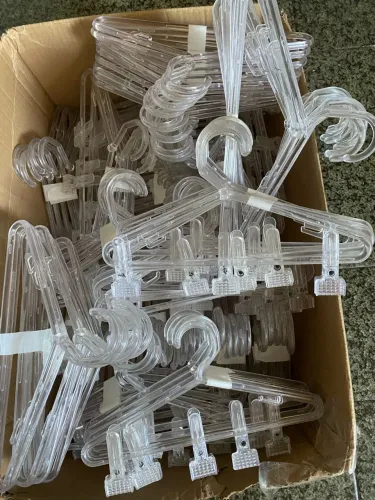Cabides transparentes infantis