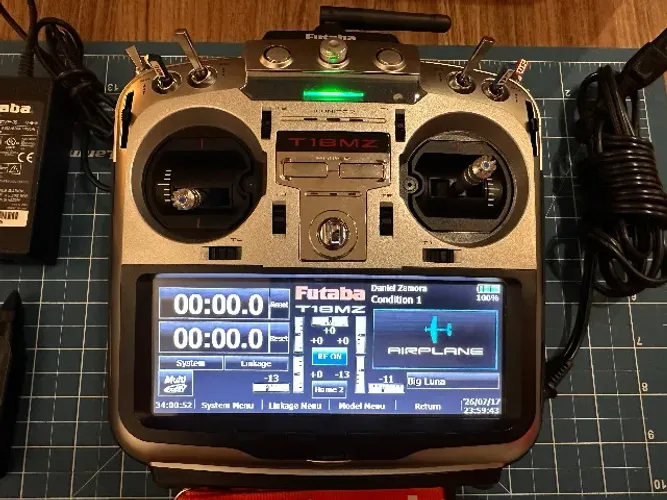 Rádio Futaba T18MZ Impecável, com maleta