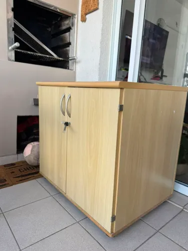 Armario c/ Prateleira e Fechadura