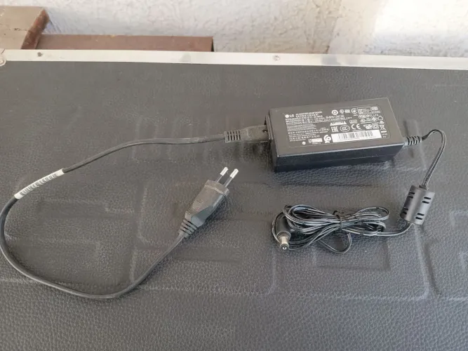 FONTE EXTERNA LG Original modelo DA-38A25 100-240V 50-60Hz, 25VOLTS 1.52A, para Soundbar.