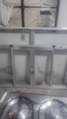 Vendo janela de alumínio com vidro