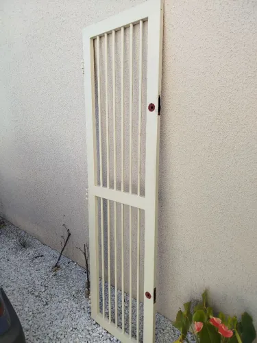 Vendo portão 2.04 por 0.58 cm , valor 170 reais a vista.