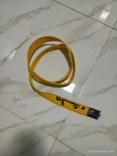 Faixa amarelo luta