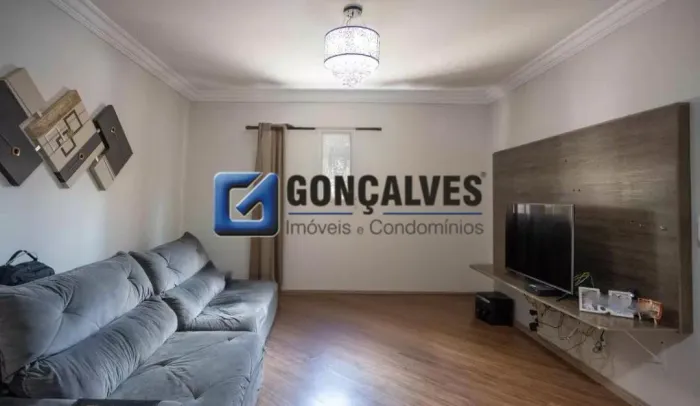 Sobrado Residencial de 365 m² no Centro de Diadema  6 Quartos, 10 Vagas e Acabamento Lamin