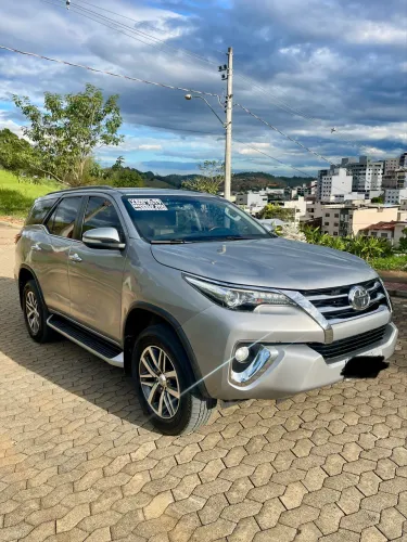 Toyota Hilux SW4 SRX 4X4 2.8 TDI 16V Dies. Aut. 2017