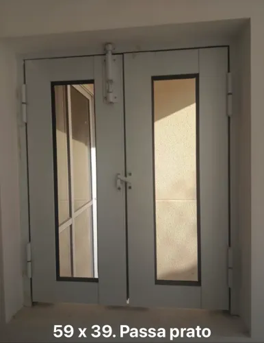 Passa prato janela