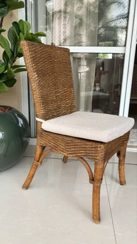 Cadeiras em Rattan natural perfeito estado 4 unidades com almofada de assento.