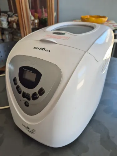 Máquina de fazer pão pouco usada Só R$ 159
