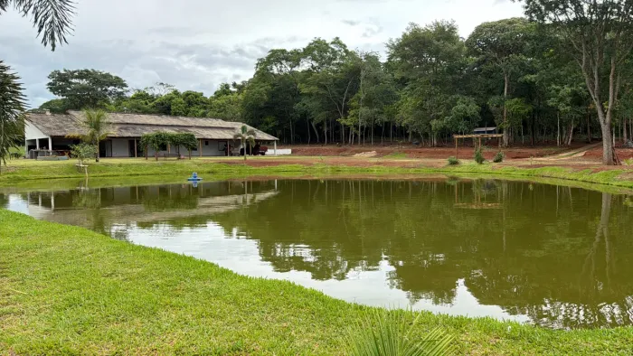 Chácara de alto padrão em Trindade Go Porteira fechada ?