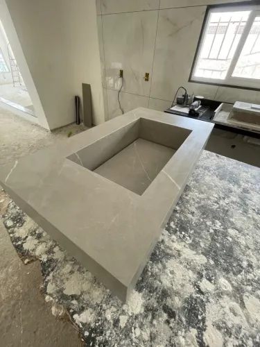 Cuba de porcelanato esculpida
