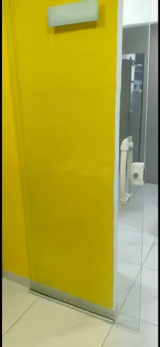 VENDO PORTA DE VIDRO INCOLOR