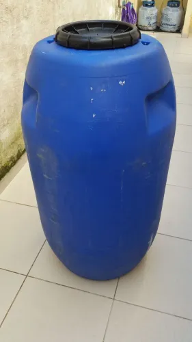 Bombonas / barrica / Galões 240 litros usada com alimentos
