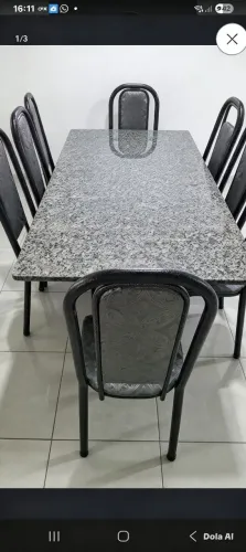 Mesa de granito com 8 lugares