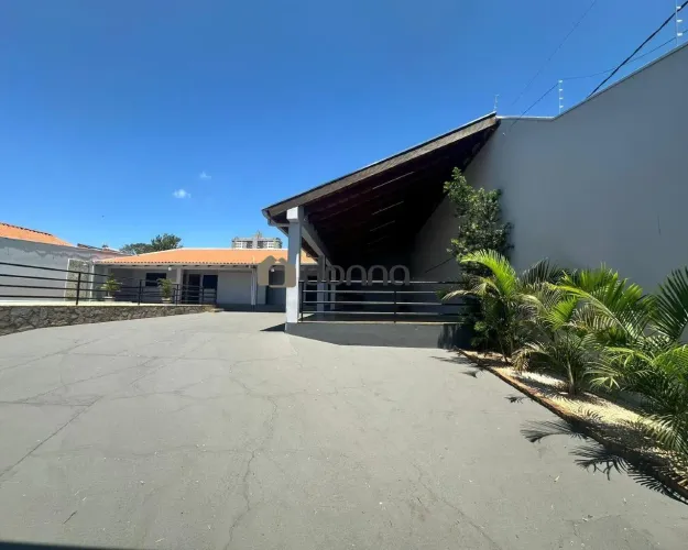 Casa à venda no bairro de Lourdes, Uberaba - 2 quartos, piscina e churrasqueira