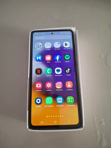 Celular Sansung preto A72 com 128GB