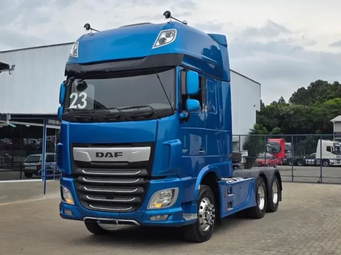 DAF XF 530 6X4 2023 TETO ALTO - 305 MIL KM - PERSONALIZADO - BELICHE - KIT BASCULANTE