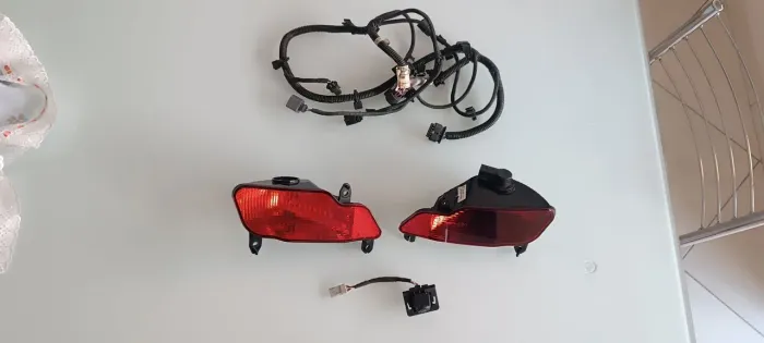 Câmera de ré, chicote do para-choque traseiro e lanternas de neblina Onix Prisma Spin