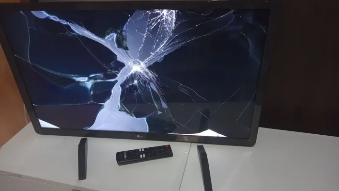 Tv lg 32 funcionando porem tela quebrada