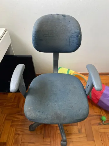 CADEIRA ESCRITÓRIO COM 4 REGULAGENS