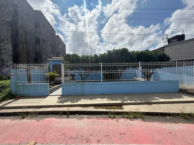 Aluga - se excelente casa na iputinga