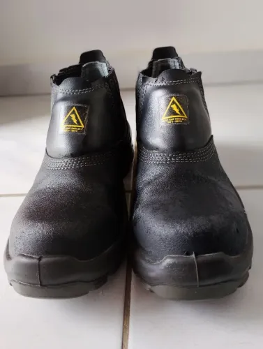 Vendo bota para trabalho 4 meses de uso ZAP *55 