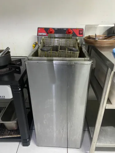 Fritadeira elétrica 220v com duas cestas - zona fria