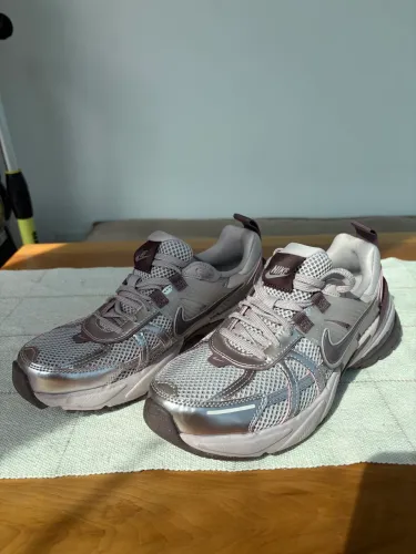 Tênis Nike V2K Run Feminino